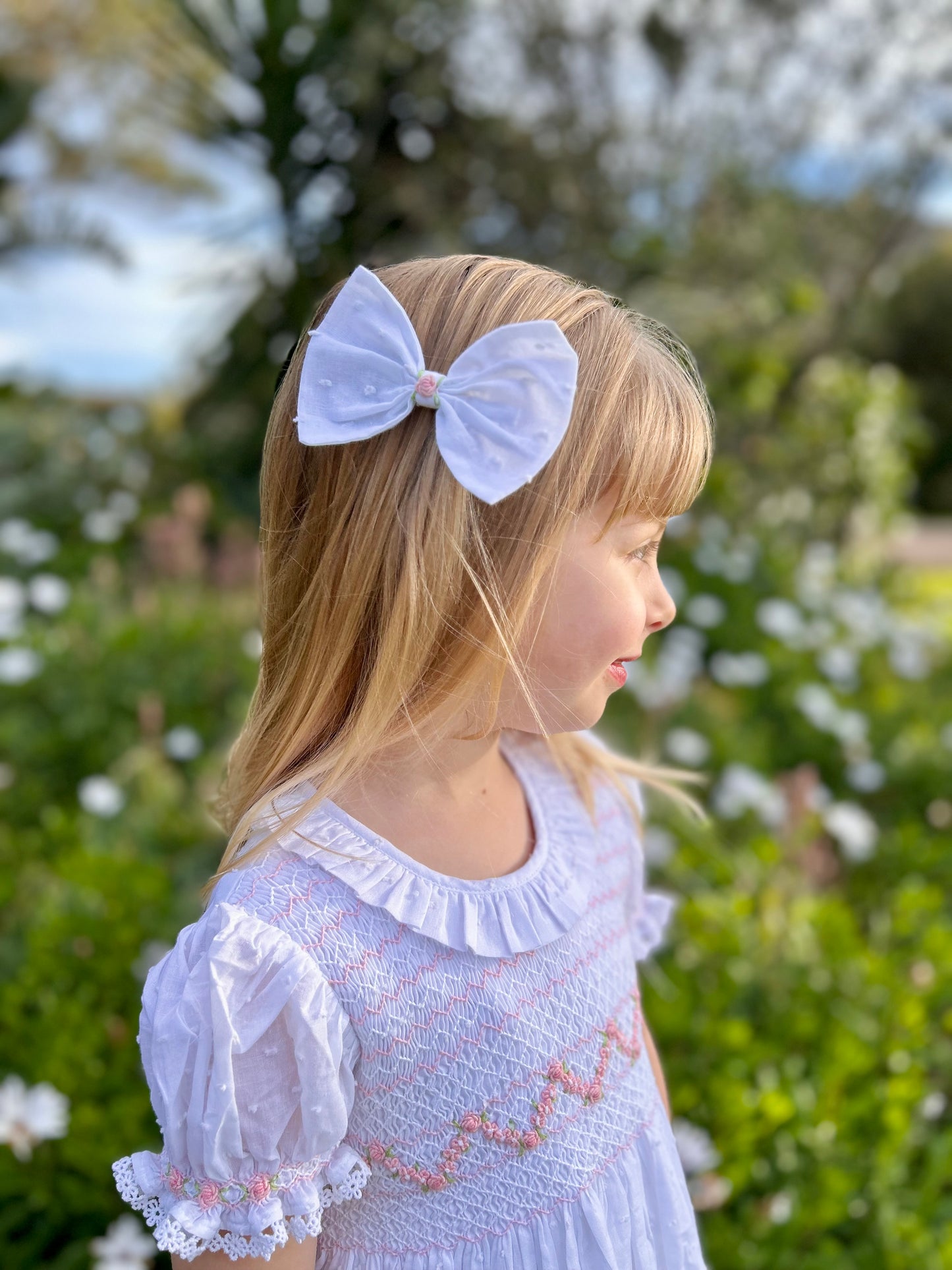 Classic white summer dress for little girls with ruffled collar and short sleeves