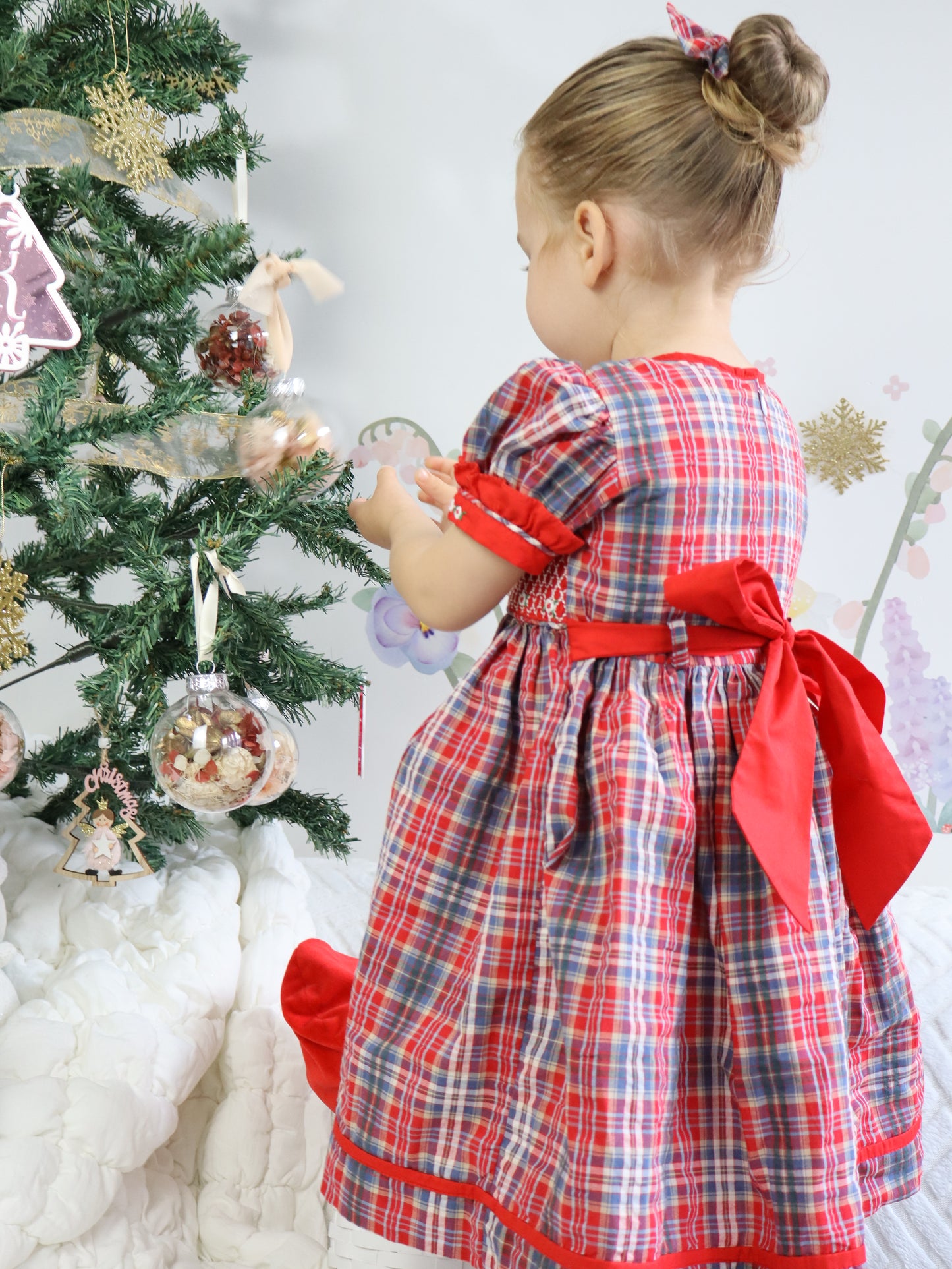 Girls festive seersucker cotton dress with puff sleeves and ruffles