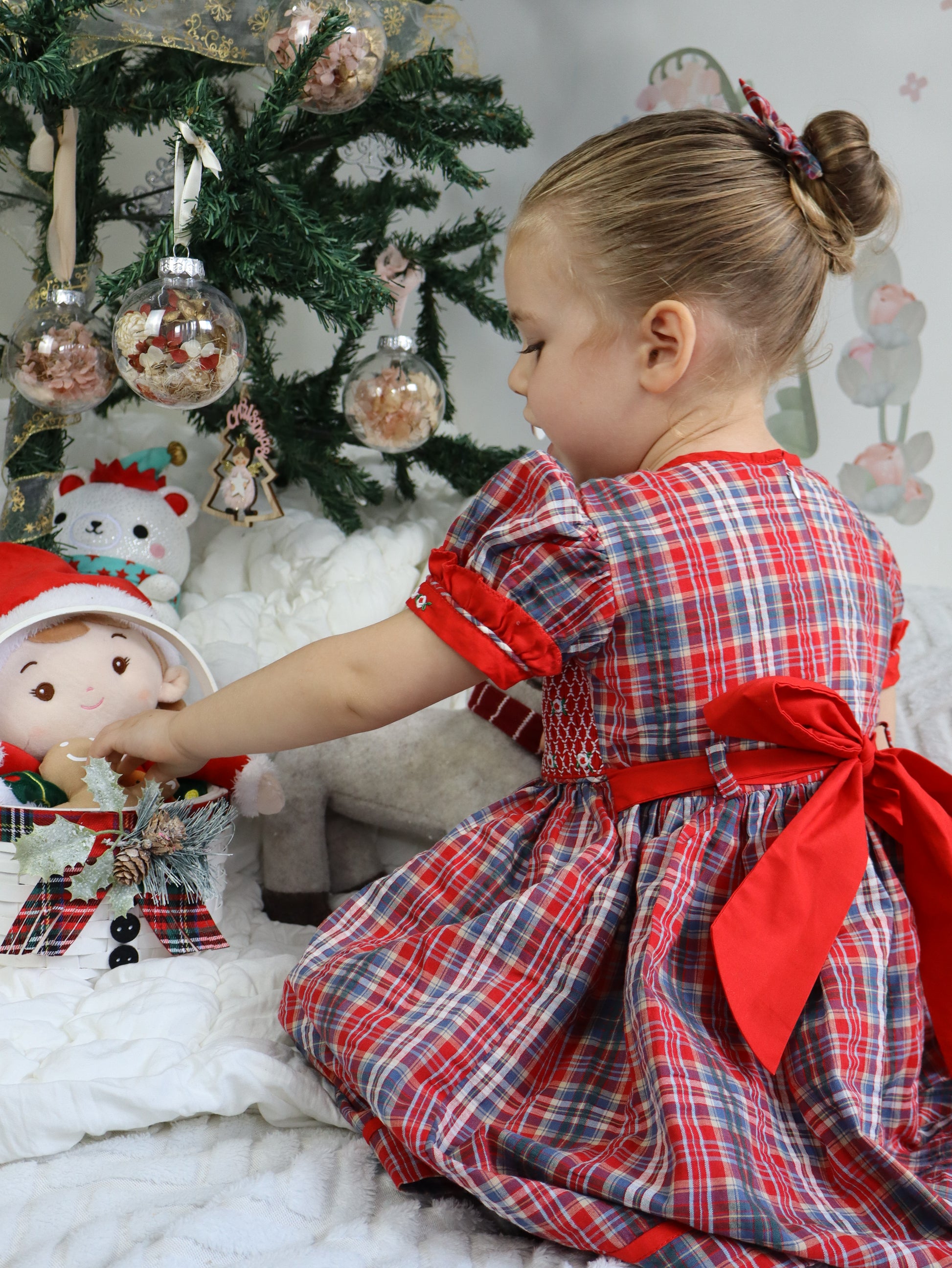Girls’ festive smocked dress in white seersucker cotton with puff sleeves